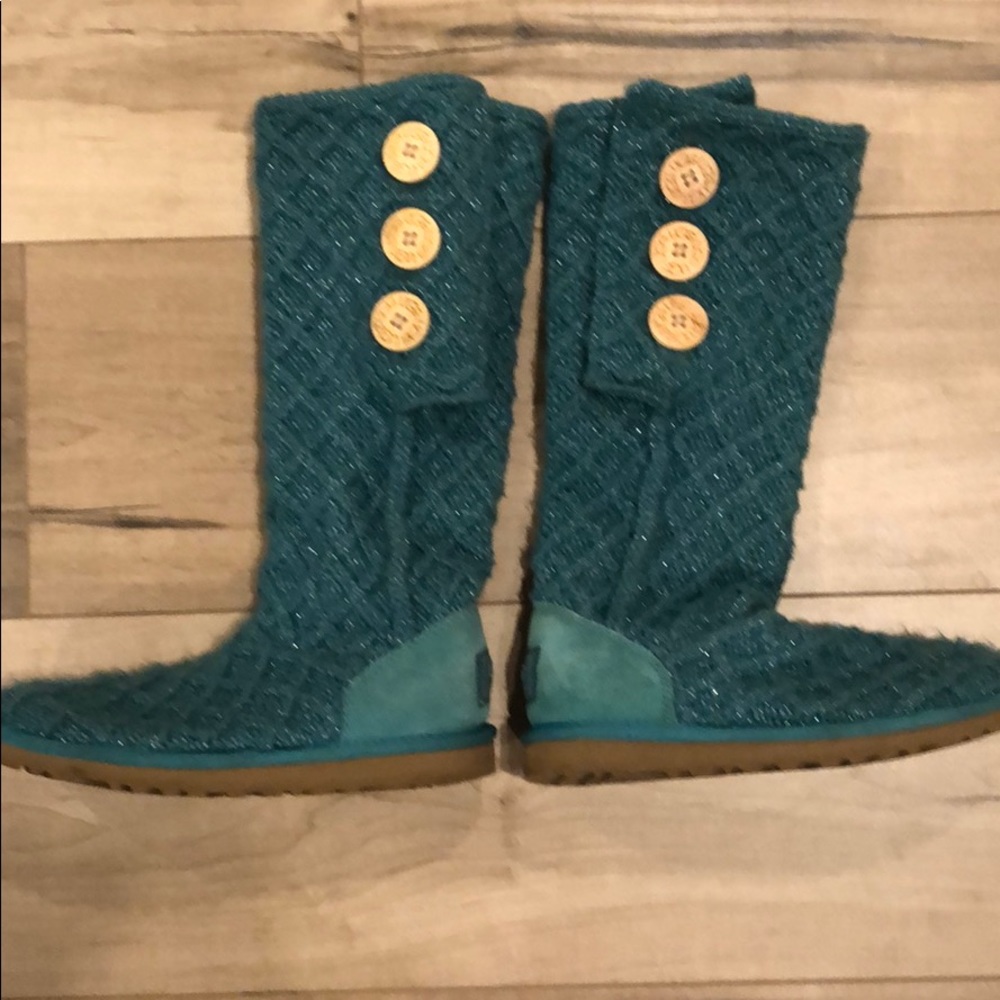 Ugg boots size 6 look new